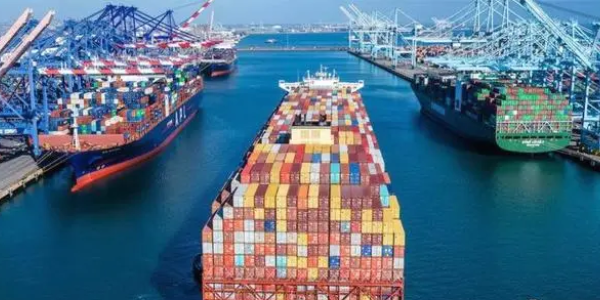 集装箱船闲置运力大幅下降，，，，，，未来集装箱海运费还会一连下跌